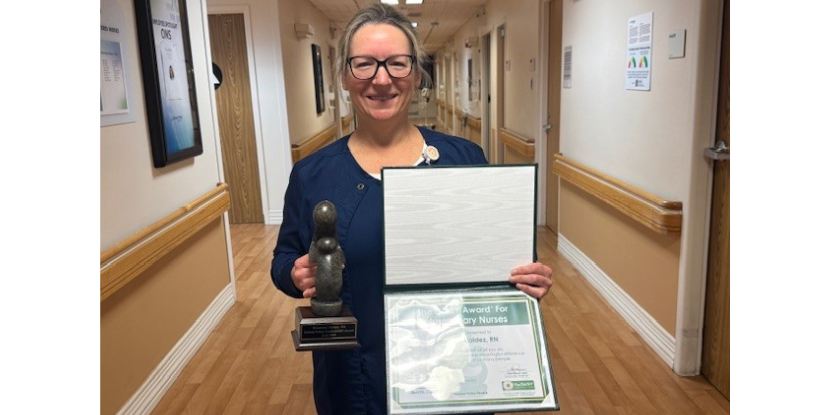 Shannon Valdez, RN, with her DAISY award